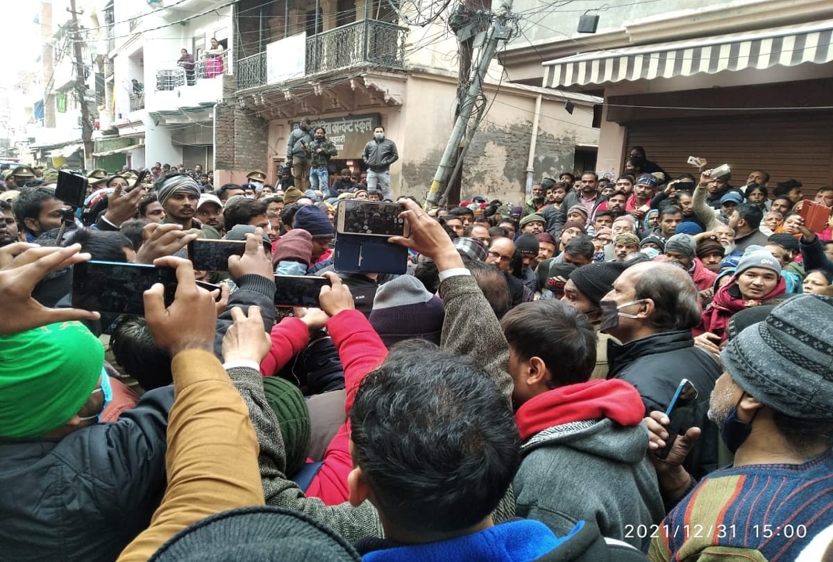 Prayagraj: Bjp MLA Sanjay Gupta brother-in-law brother injured in Kydganj firing killed, force deployed fearing violence