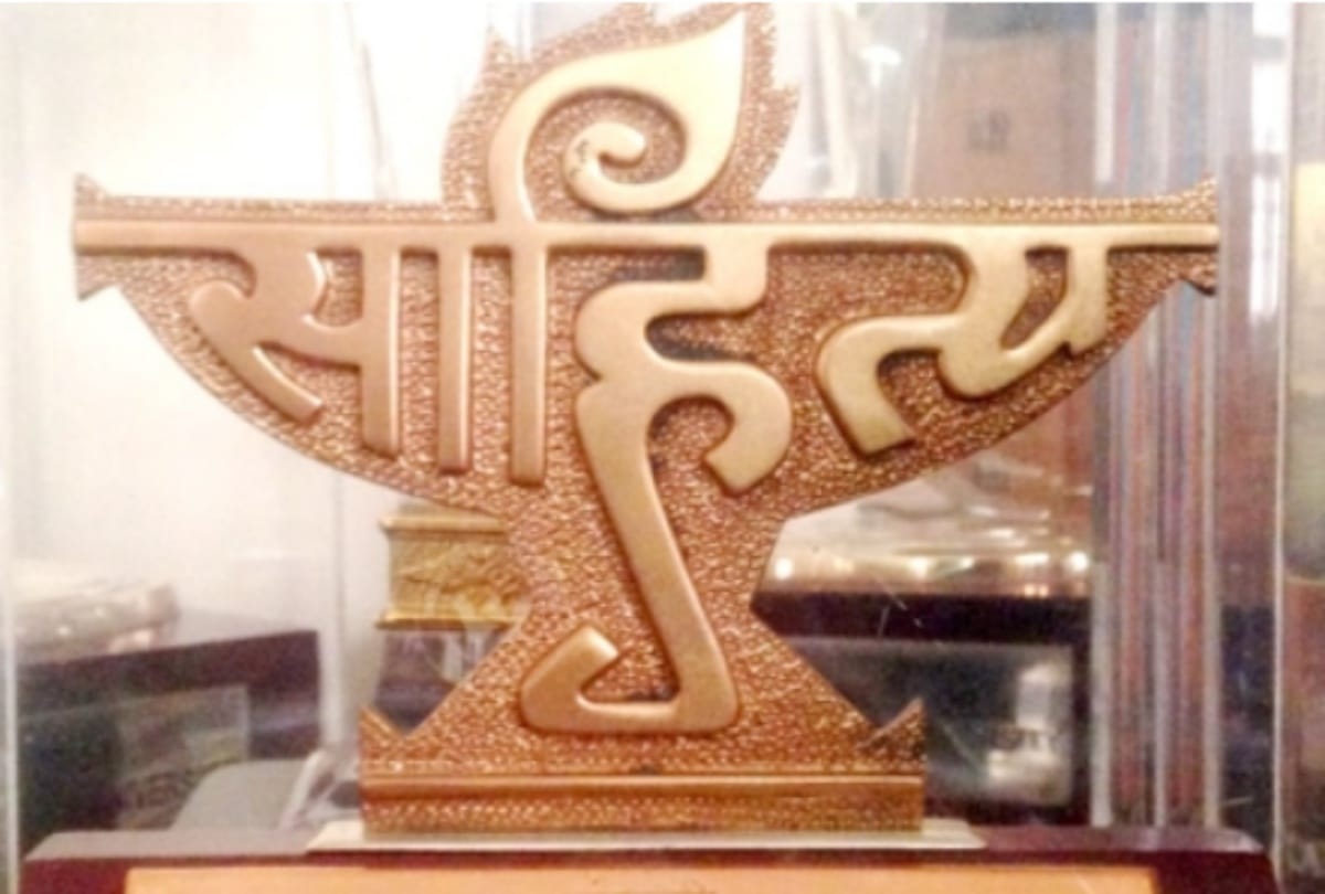 Sahitya Akademi Award for Dogri playwright Veena Gupta, Kashmiri critic Farooq Fayaz