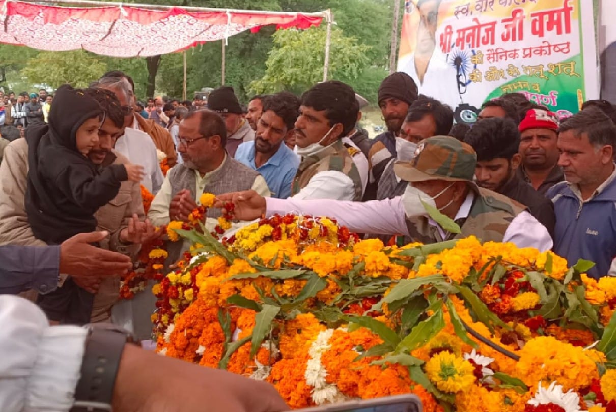 Shajapr: अंतिम दर्शन करने पहुंचा मनोज वर्मा का बेटा