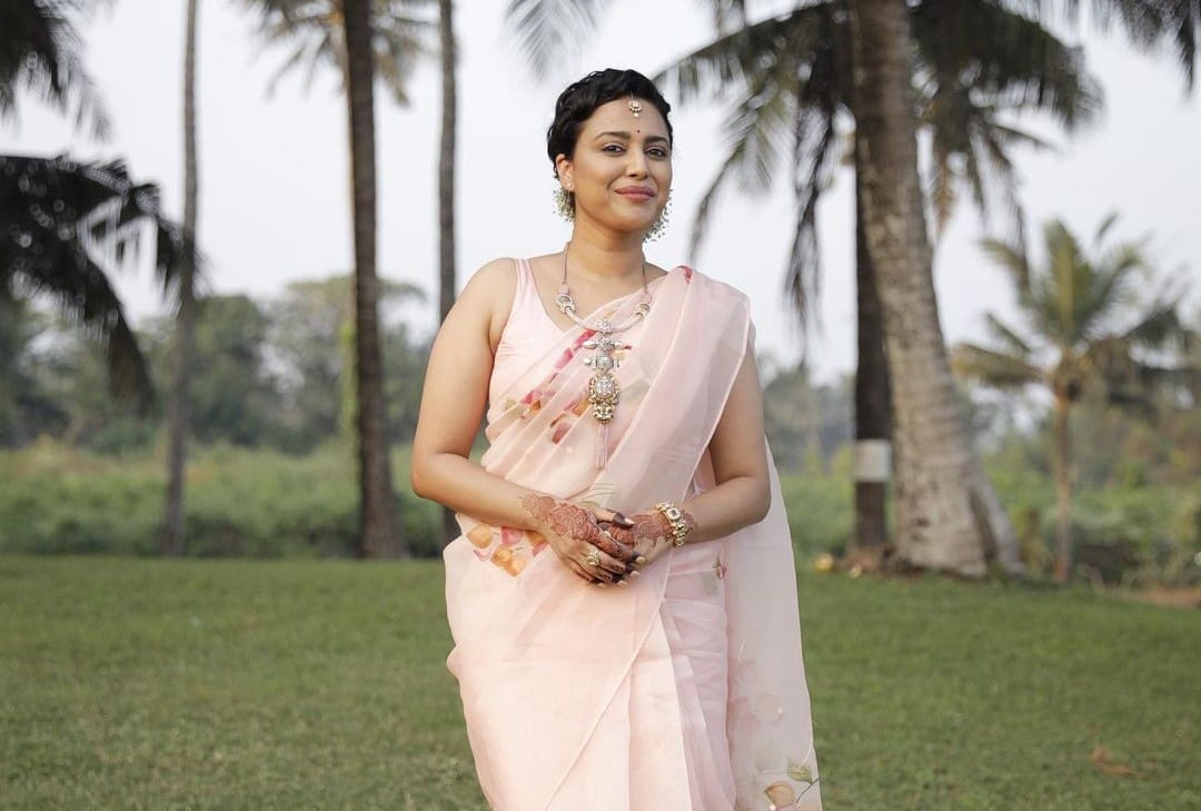 actress swara bhaskar afraid of wearing cut sleeves she thought she would look like an aunty