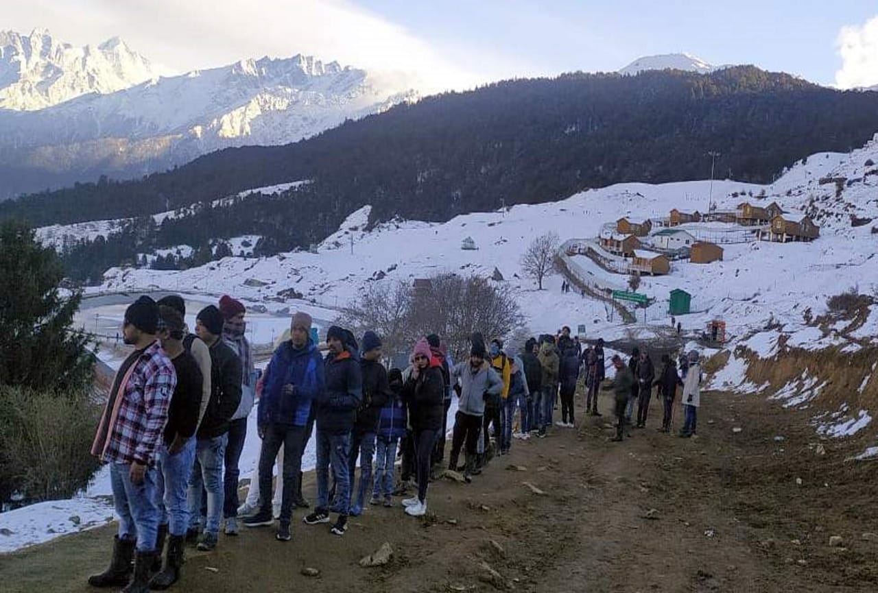 New Year Celebration: Mussoorie 80 percent hotel booked, tourists flock to Auli and Dhanaulti, see photos