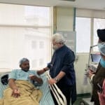 घायलों से जानकारी लेते उपराज्यपाल मनोज सिन्हा।