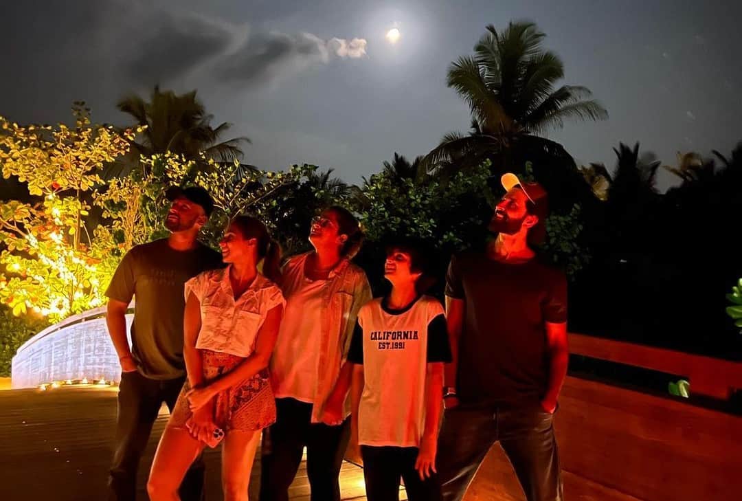 Hrithik Roshan shares shirtless selfie on the occasion of New Year