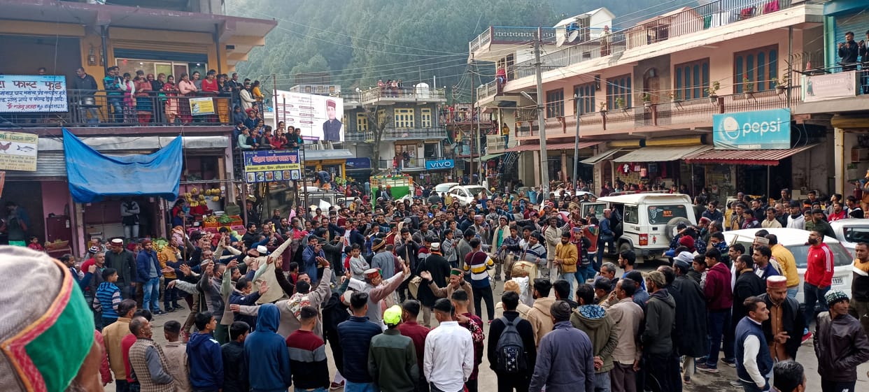 Mahakhumli in Ronhat: Threat of ban on entry of leaders if ST status is not given in six months