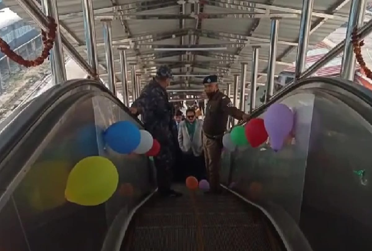 Union Minister of State for Law and Justice SP Singh Baghel inaugurated lift and automatic staircase beautification work at Agra Fort railway station