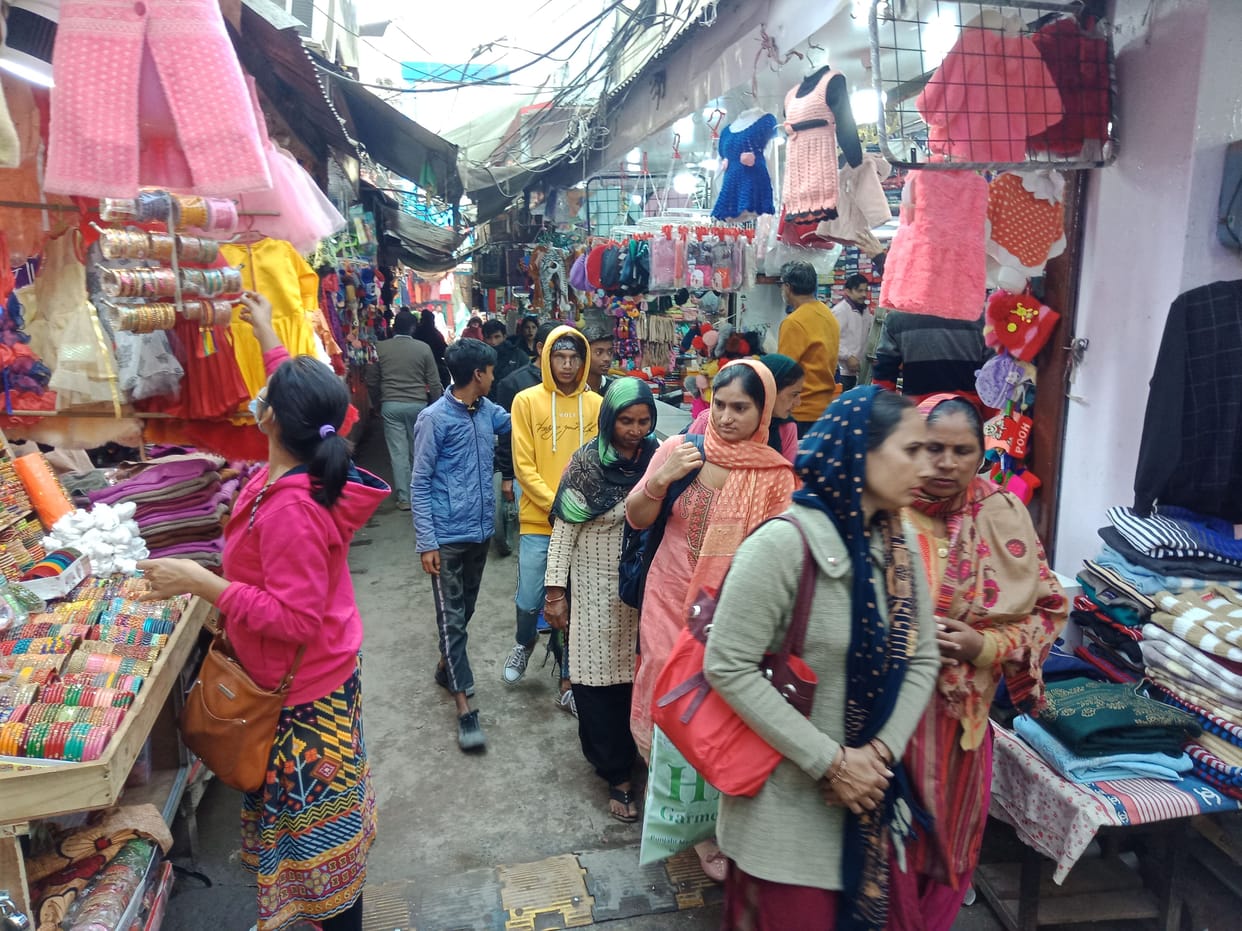 Negligence can be heavy, people leaving the house without masks