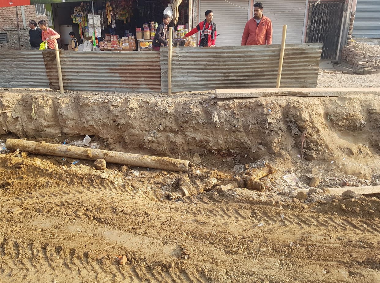 Water supply of 2000 houses stalled due to pipeline burst