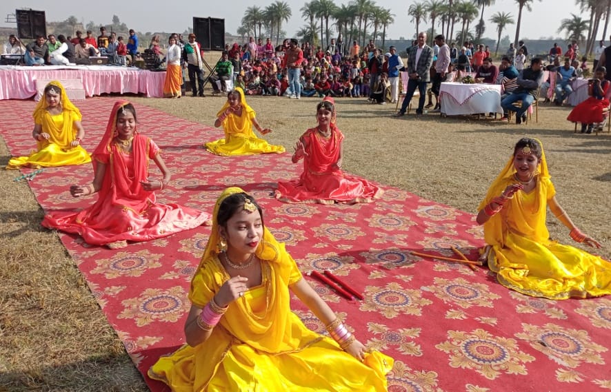 The fort of Patthargarh was buzzing with the shade of cultural festival