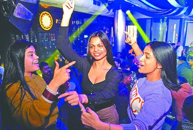 People celebrated New Year 2022 in clubs in Chandigarh