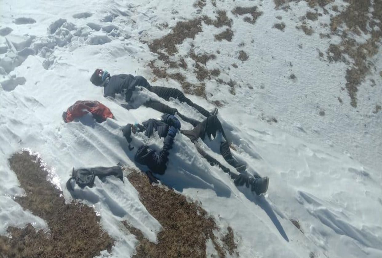 uttarakhand news: Bodies of two tourists have been found in the snow at Gorson Bugyal