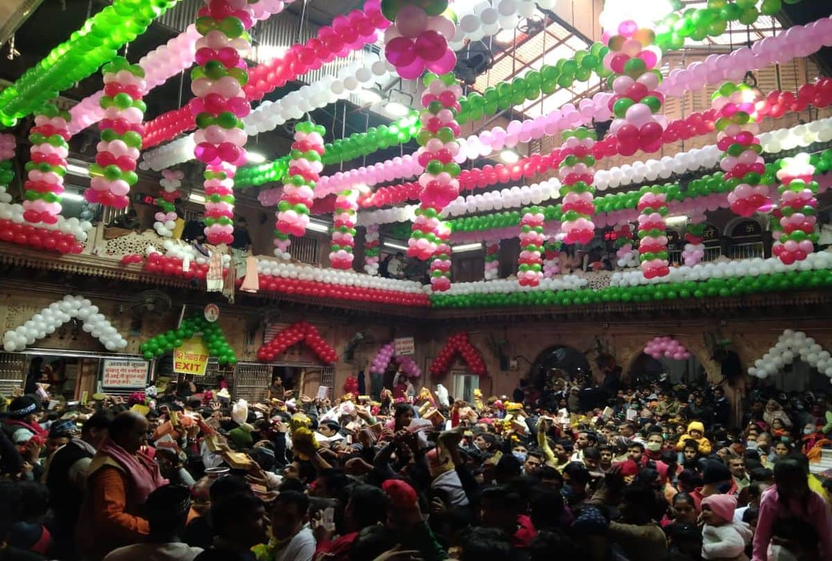 Huge crowd of devotees gathered in the temples of Mathura and Vrindavan on the new year 2022