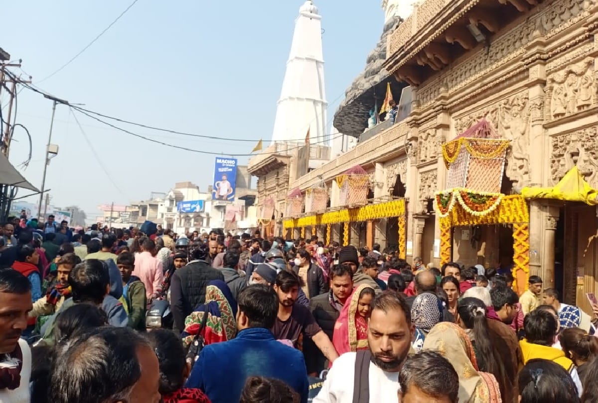 Huge crowd of devotees gathered in the temples of Mathura and Vrindavan on the new year 2022