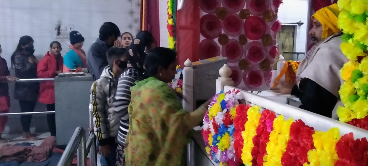 Beginning of the first day of the year with good wishes with darshan-worship