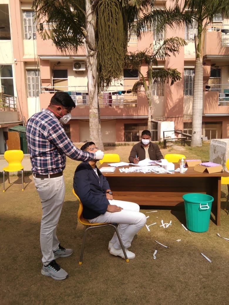 One died of corona on the last day of the year, three students of private school found infected