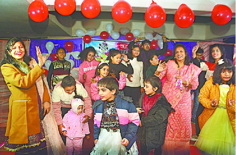 Happy New Year 2022 varanasi party and dance people celebrate new year welcomed see photos