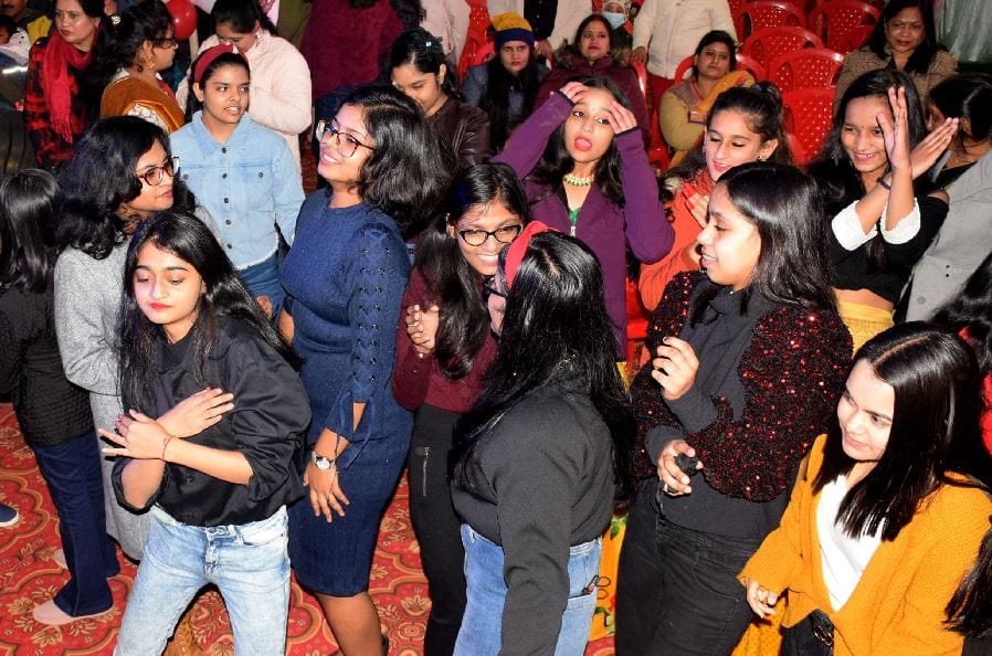Happy New Year 2022 varanasi party and dance people celebrate new year welcomed see photos