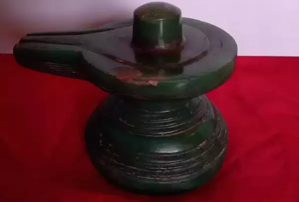 Emerald lingam worth Rupees 500 crore recovered by police from Thanjavur in tamilnadu