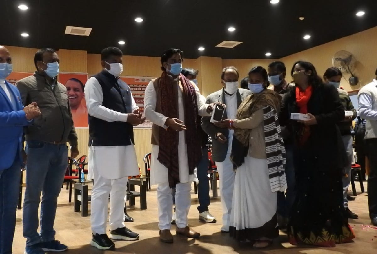 CM gave double happiness to Asha daughters-in-law before new year