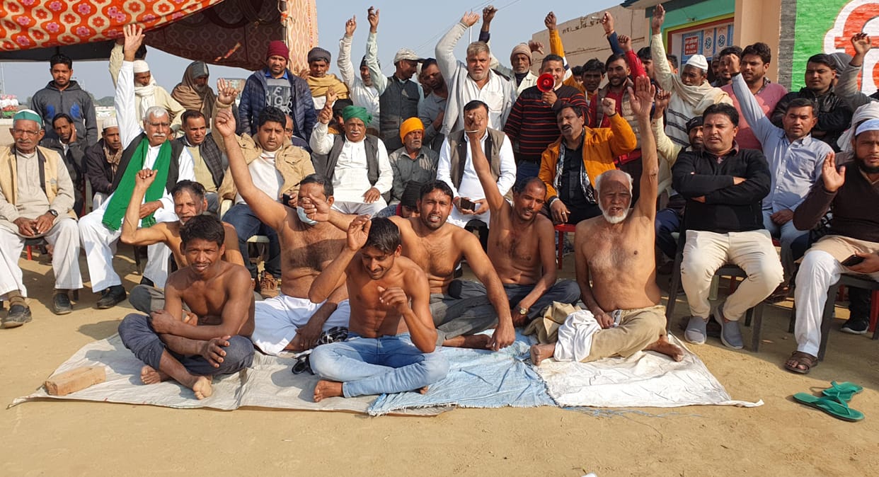 Farmers demonstrated on the highway