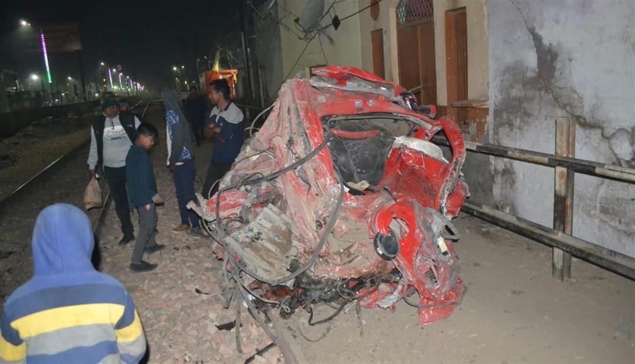 Hathras: Car collided with goods train, one killed, two injured
