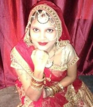The husband was put in the police station to hang the married woman