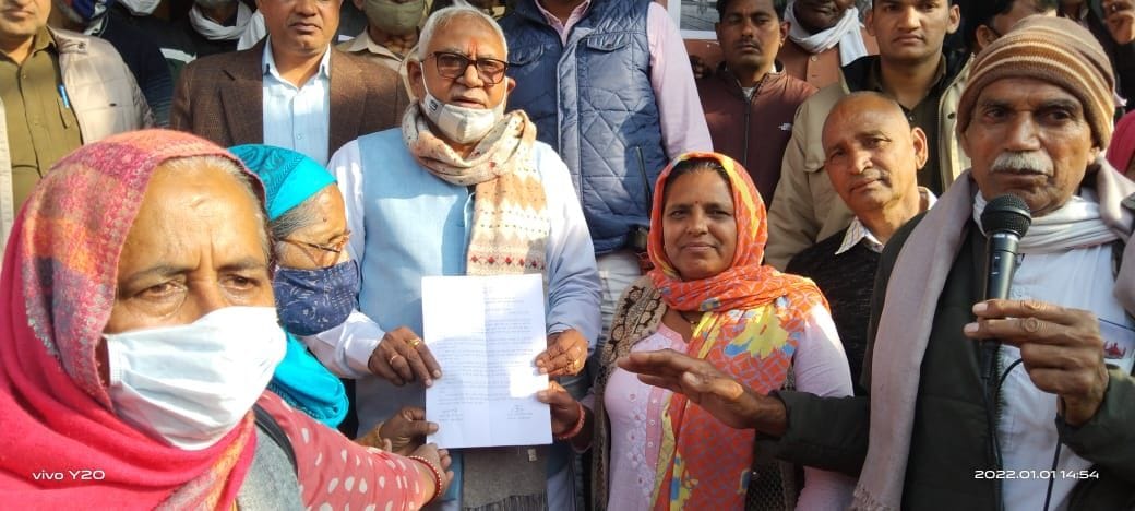 Anganwadi workers took out procession for demands