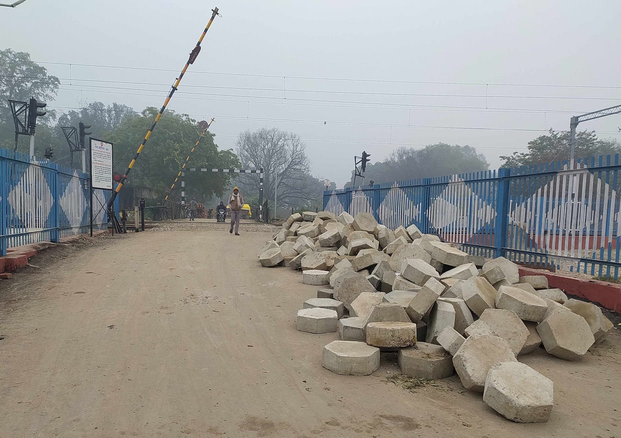 There will be no shock at the level crossings, rubberized interlocking will be laid