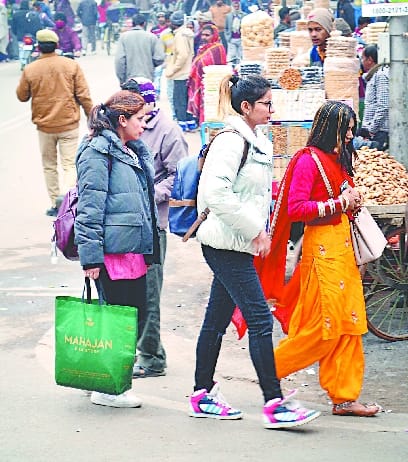 Cold wave continues in the district, normal life disturbed