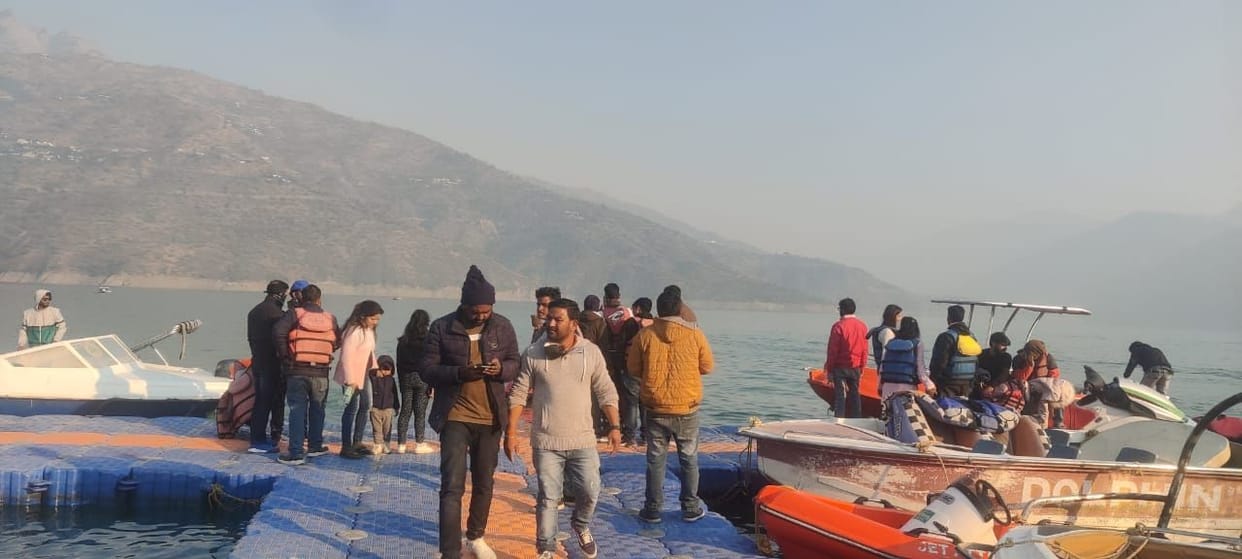 Dhanaulti and Kotikaloni buzzing with tourists on the first day of the year