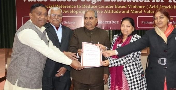 Excellence Teacher Award 2021 to Dr. Shivakumar