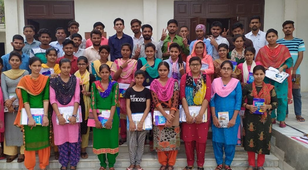 Bank managers in the morning, become teachers in the evening, giving coaching to the youth of 7 states