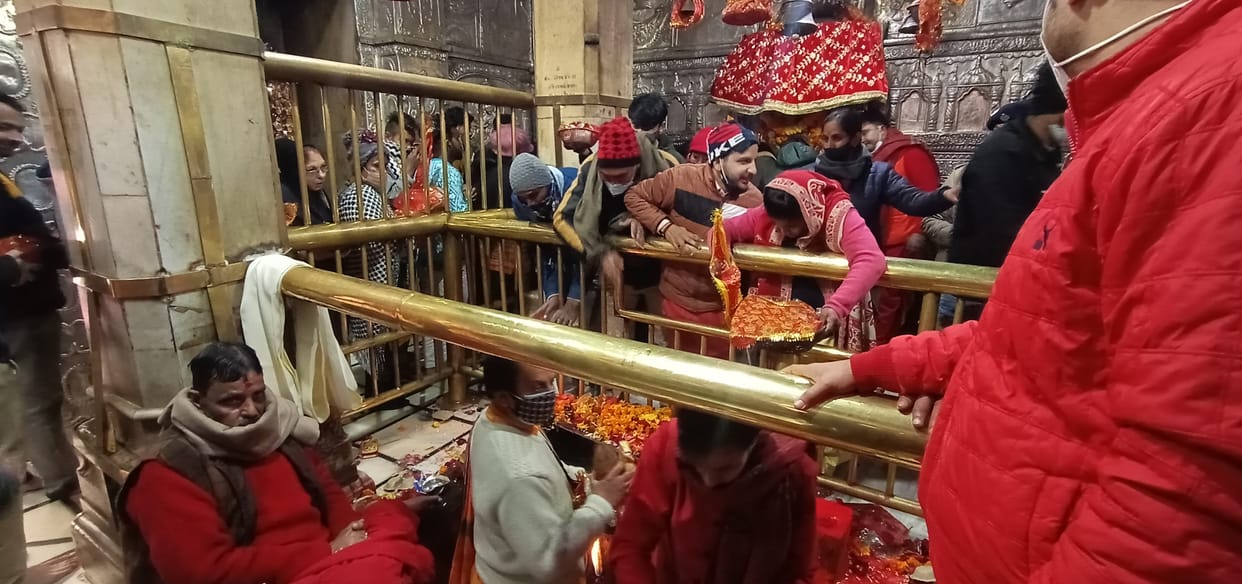 25 thousand devotees bowed down on the new year in the volcano