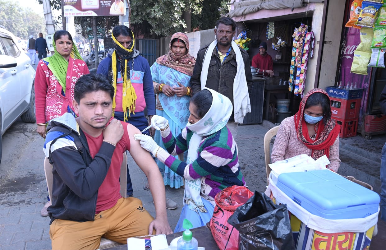 Health workers also vaccinated in the markets