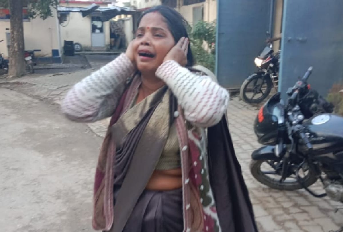 miscreants looted purse of woman near Sahjanwan police station of Gorakhpur