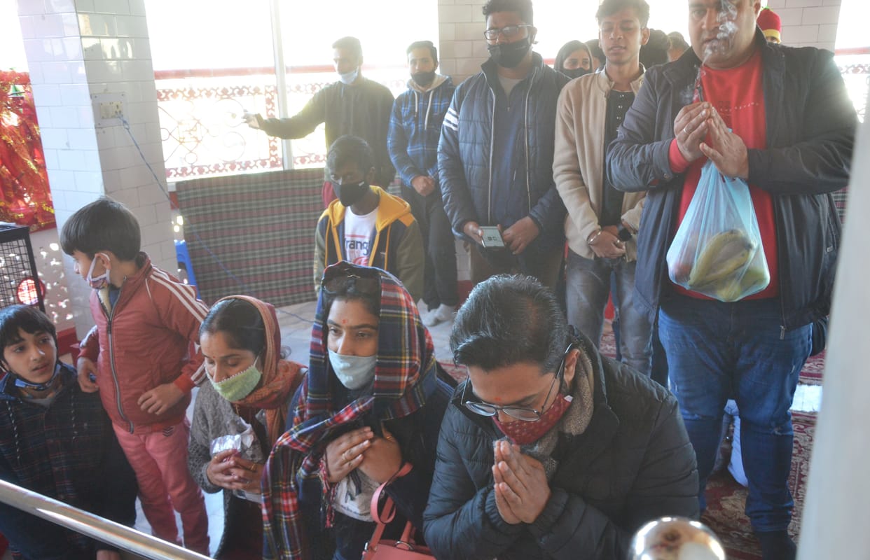 Hundreds of devotees bow down their heads in Shoolini temple Solan