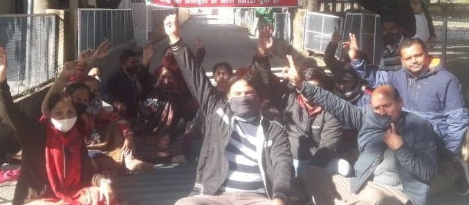 On the first day of the new year, the forest workers were standing on dharna