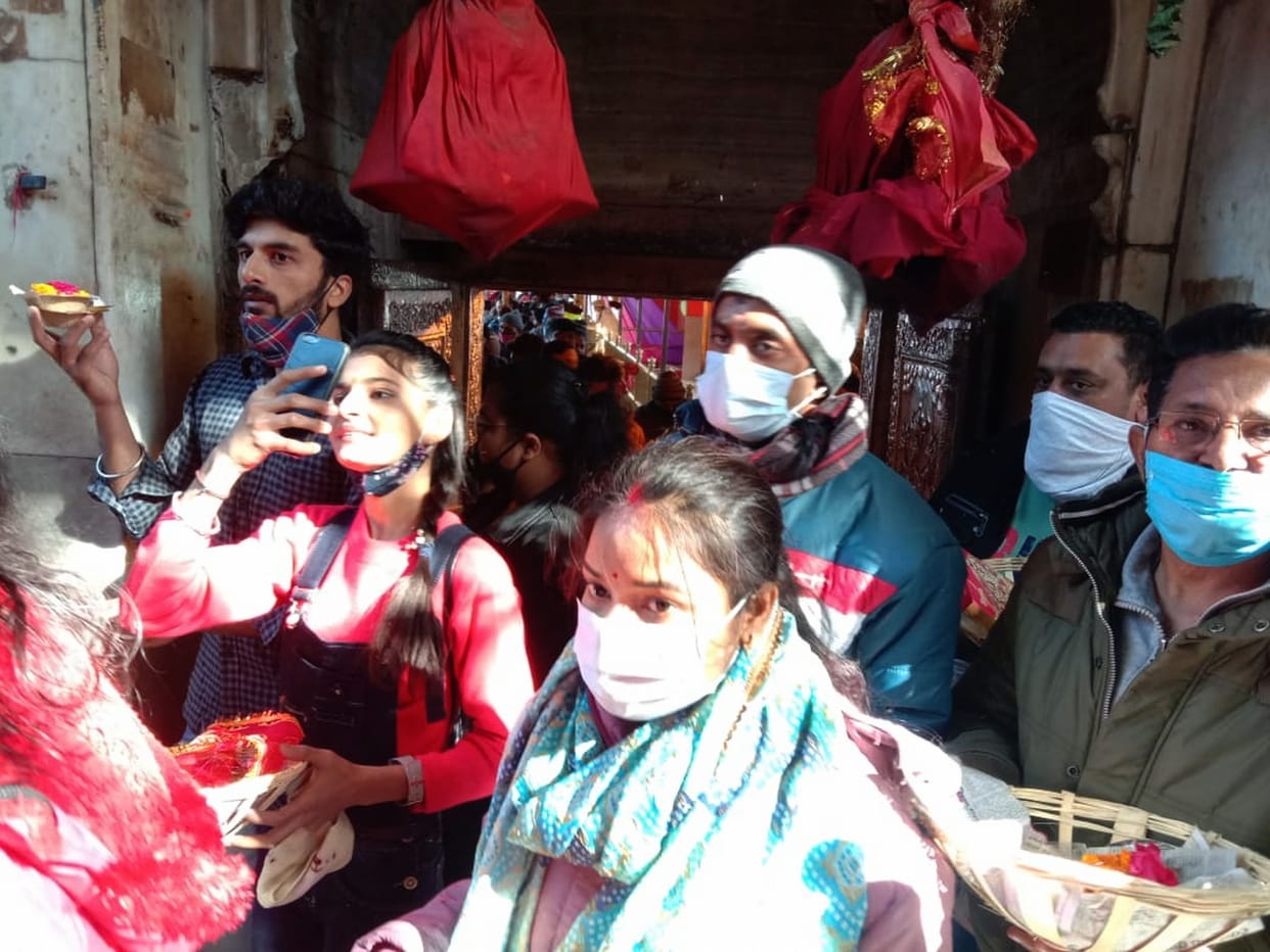 Crowd of devotees gathered at the rate of Mother Chintpurni