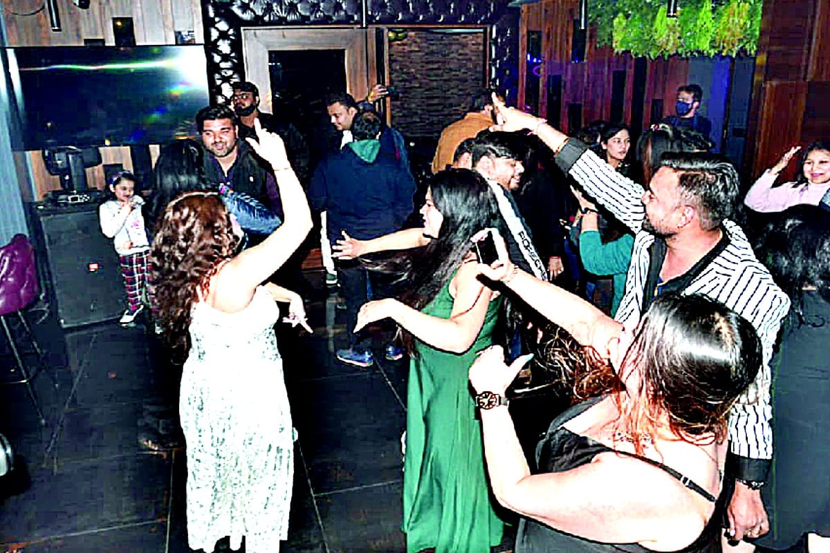 new year 2023 will be celebrated with dj dance and dinner in gorakhpur