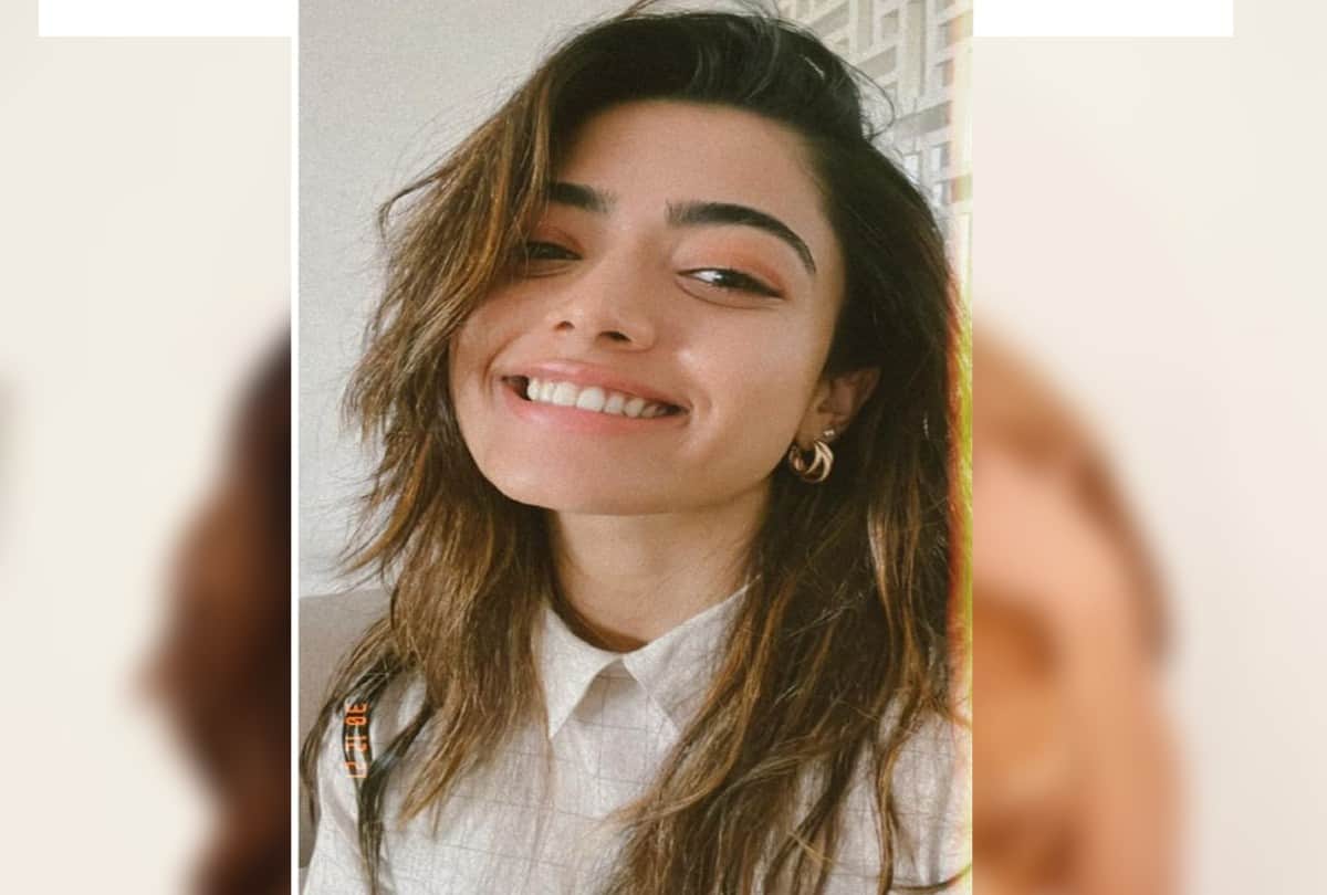 Rashmika Mandanna Looks Stunning in New Year 2022 Celebration Photo