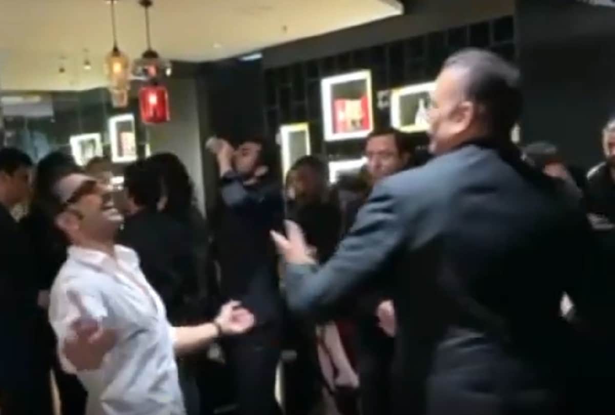 New Year Celebration Ranveer singh dances with ravi shastri in new year party