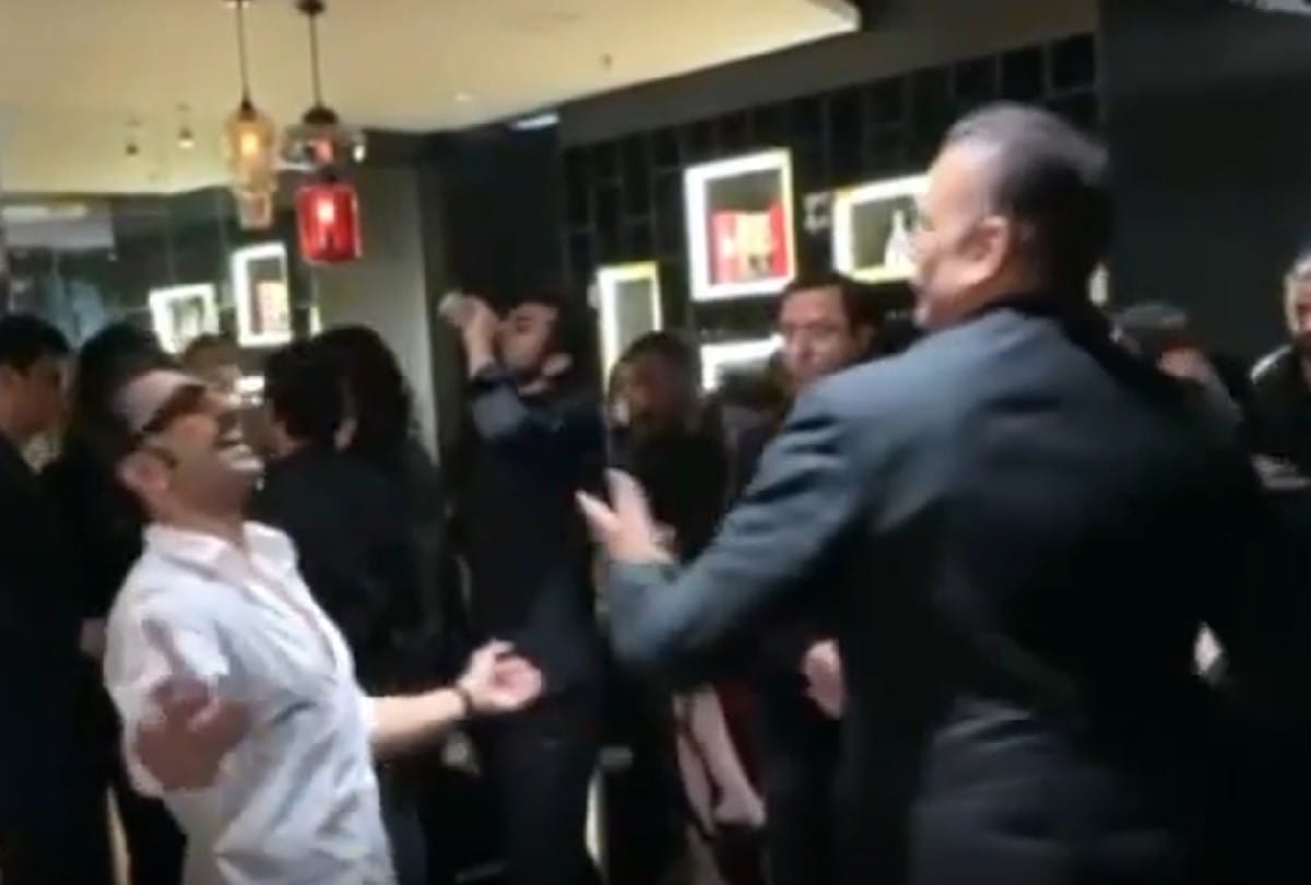 New Year Celebration Ranveer singh dances with ravi shastri in new year party