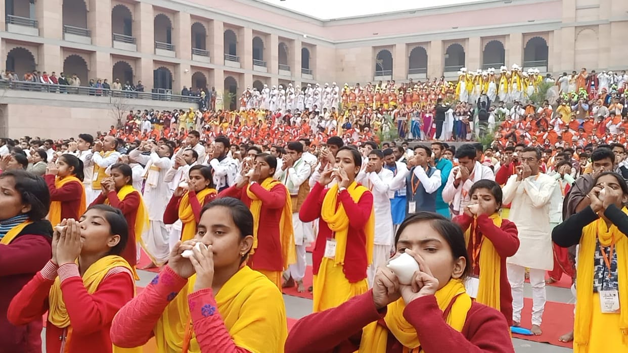 New year 2022 Kashi vishwanath dham varanasi world record on first january 1001 people blowing shankh made Wonderful moment