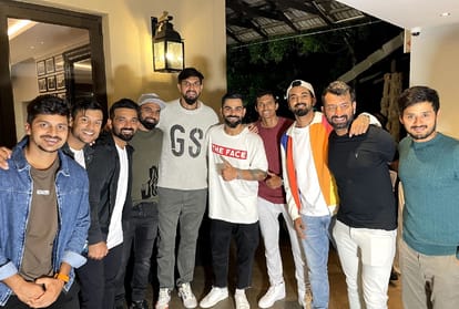 IND vs SA Coach Rahul dravid sits on floor in Team India Group photo