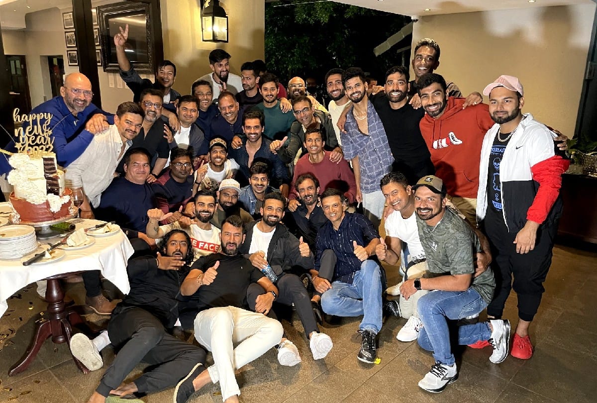 Virat Kohli celebrated new year with wife Anushka Sharma and teammates