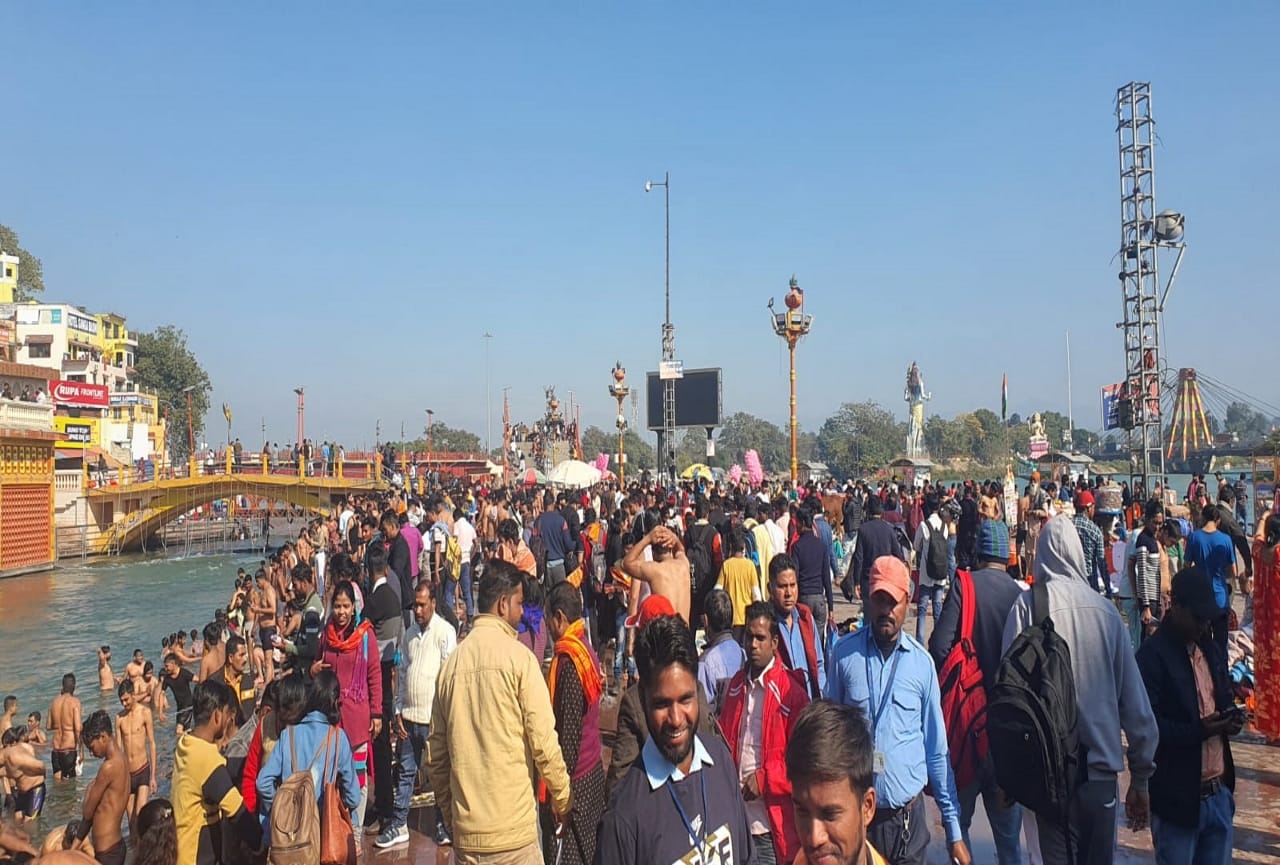 uttarakhand news: Lessons not taken from Vaishno Devi accident, huge crowd gathered in temples on new year first day, see photos