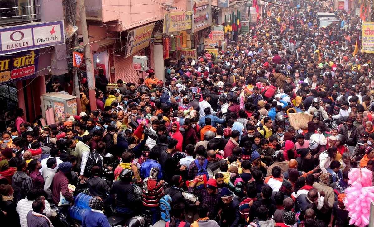 varanasi news year 2022: More than five lakh devotees reached Kashi Vishwanath and Shankhnaad in dham on sound of Damru see photos