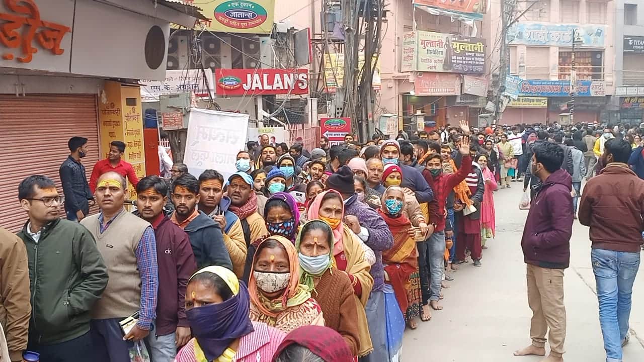 New Year 2022 first january varanasi kashi vishanath corridor vindhyachal dham devotees gathered  see  in pictures