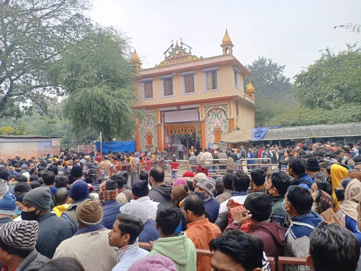 New Year 2022 first january varanasi kashi vishanath corridor vindhyachal dham devotees gathered  see  in pictures