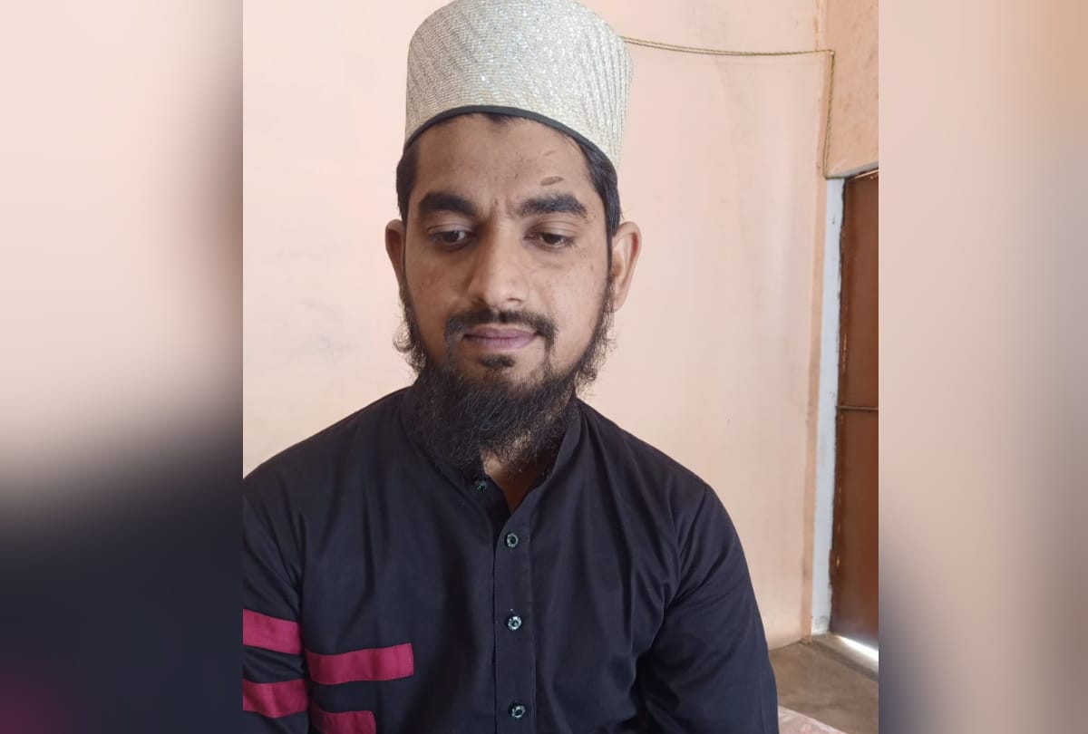 Qazi taught nikha after apologizing bride and groom side from stage and paying fine in Jhansi