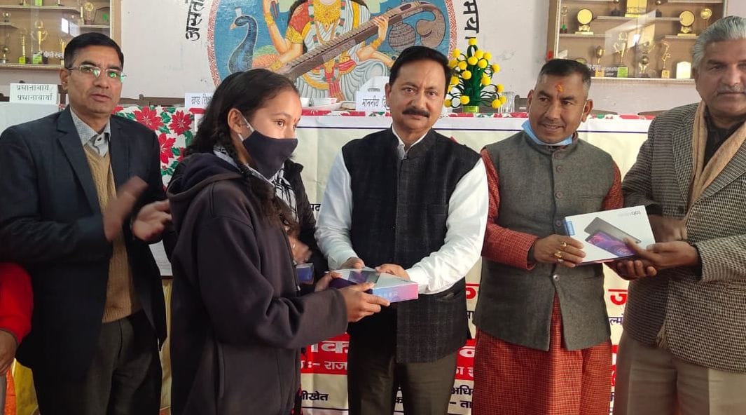 Tablet Distribution in Ranikhet